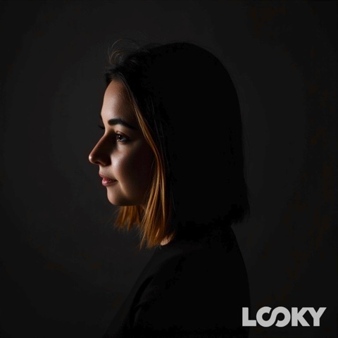 Margo_Levi в LOOKY. #поучительная,#история,#Свой_аватар,#LOOKY_нейронка. ✨
Во дворе одна дево...