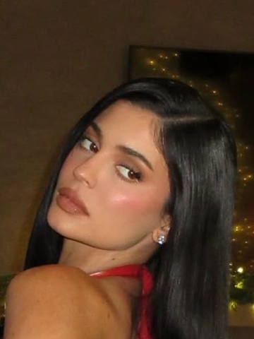 Kylie Jenner в LOOKY. . Got me like [#red ](...