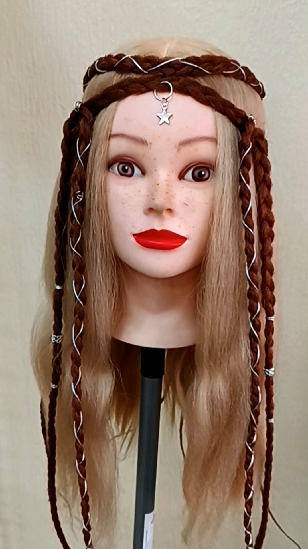 marina_hair172 в LOOKY. #косытюмень#тикаизкос#аксессуарыдляволос#брейды#тренд2026. 🔥Тика из кос🔥
Нашу...