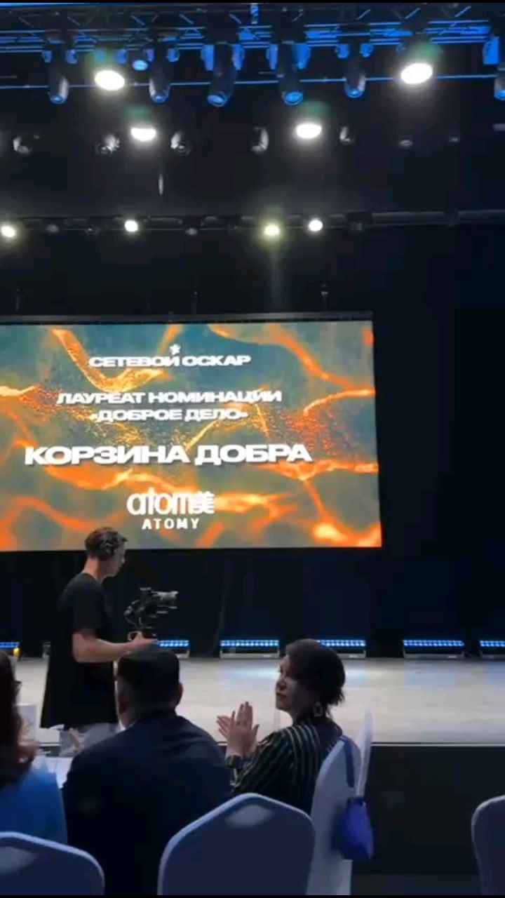 Юлия Давыдова в LOOKY. . Антон Ламбреянов дир...