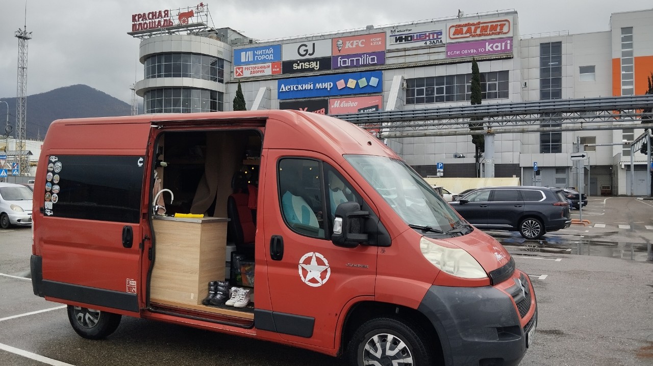 Vanlife shulz в LOOKY — Живу немного в Туапсе на парковке возле ТЦ