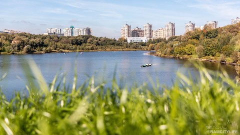ramcitylife в LOOKY. #Раменское,#Чуфаровский,#сашачу,#город,#раменье,#RamCityLife,#immense,#airimmense,#озеро,#водоем,#прокат,#лодка,#дворецспорта,#спорт,#дома,#трава,#небо. #Раменское #Чуфаровс...