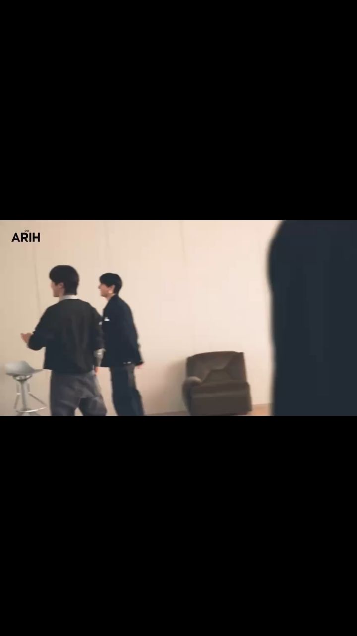 BTS 7 NEWS in LOOKY. #Suga,#Jhope,#Jungkook
@bts_purple_ocean_news. Taste Arih в Instagr...