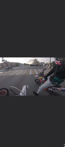 Всем добрый день☀ ну и такой
интересный заезд в ленту, скоро нас
наверное все убьют 😃 не любят нас
в городе 😁, а у нас тут дожди зарядили
это на несколько дней, валяюсь вот 
на диване, разбираюсь что там
наснимали, ну всем добра👌