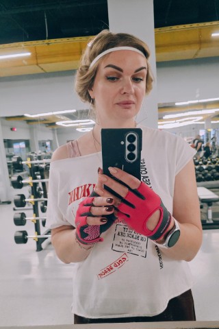 Ами Энергоманьяк в LOOKY. . Сколько вам лет? 

М...