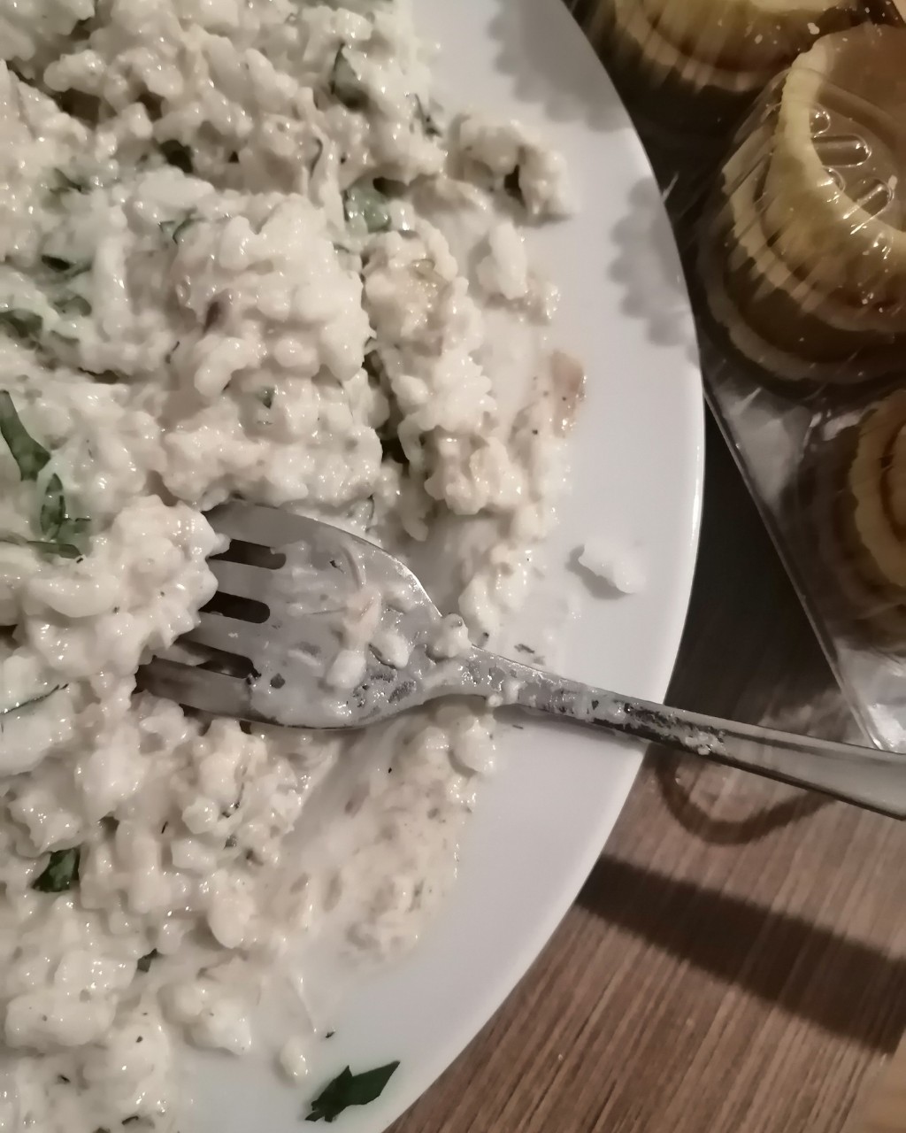 Салат на скорую руку

Отварной рис
Скумбрия консерва
Майонез
Петрушка
Тарталетки

Консерву вилкой измельчить, убрать кости и добавить майонез, мелко нарезанную петрушку. Добавить отваренный рис и перемешать.

Подавать в тарталетках

#ОТЕЦ #ДЕТИ #моясемья [#вкуснаяеда](вкуснаяеда) 