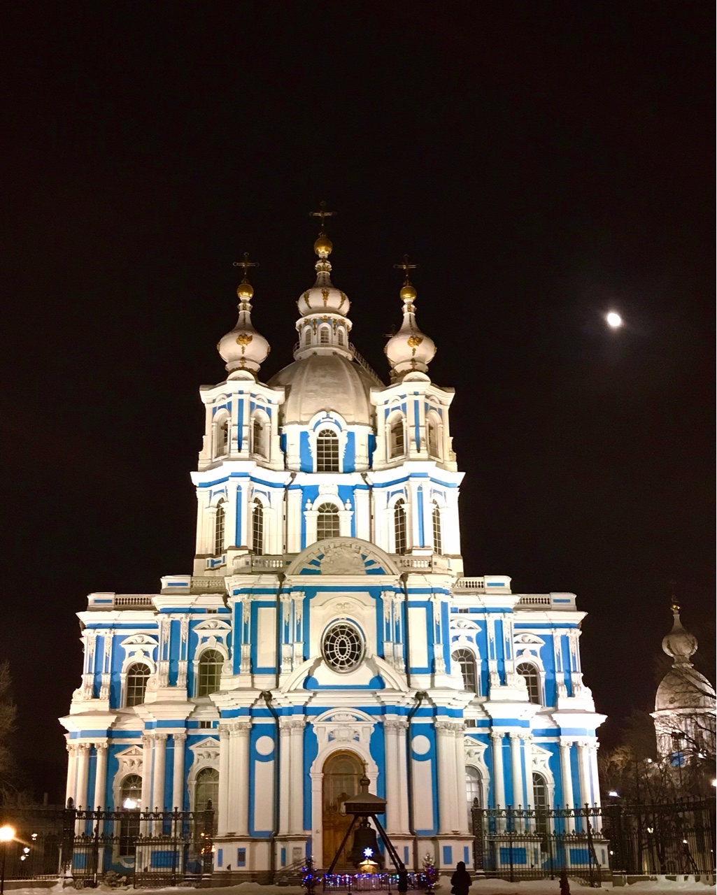 Смольный собор 

#СПБ #НовыйГод #зимавгороде