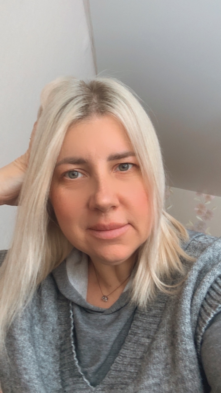 Будем знакомы? ❤️❤️❤️
Татьяна Салихова, 43 года
Жена, мама и уже 1,5 года бабулеточка ( бабушка) Люблю поржать 🤣 а ещё очень люблю вязать! 
Хлебом можете меня не кормить, но повязать хотя бы 2 рядочка, хотя бы перед сном надо обязательно 🔥 а то спать спокойно не буду 🙈
Начну понемножку выставлять здесь свои изделия, фото очень мало, так как не успеваю фотографировать, ну и если честно - не умею красиво, стильно фоткать. Значит у меня всё ещё впереди. Есть чему учиться, есть к чему стремиться 👌
Пенослось?!?!?