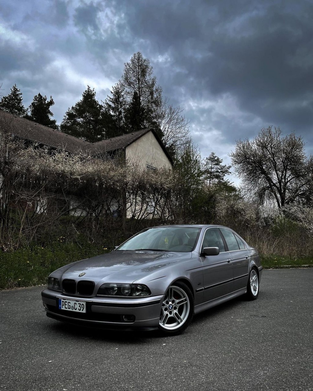 BMW E39 в LOOKY — Легендарная, сильная, непревзойдённая. 

Королева дорог, кла