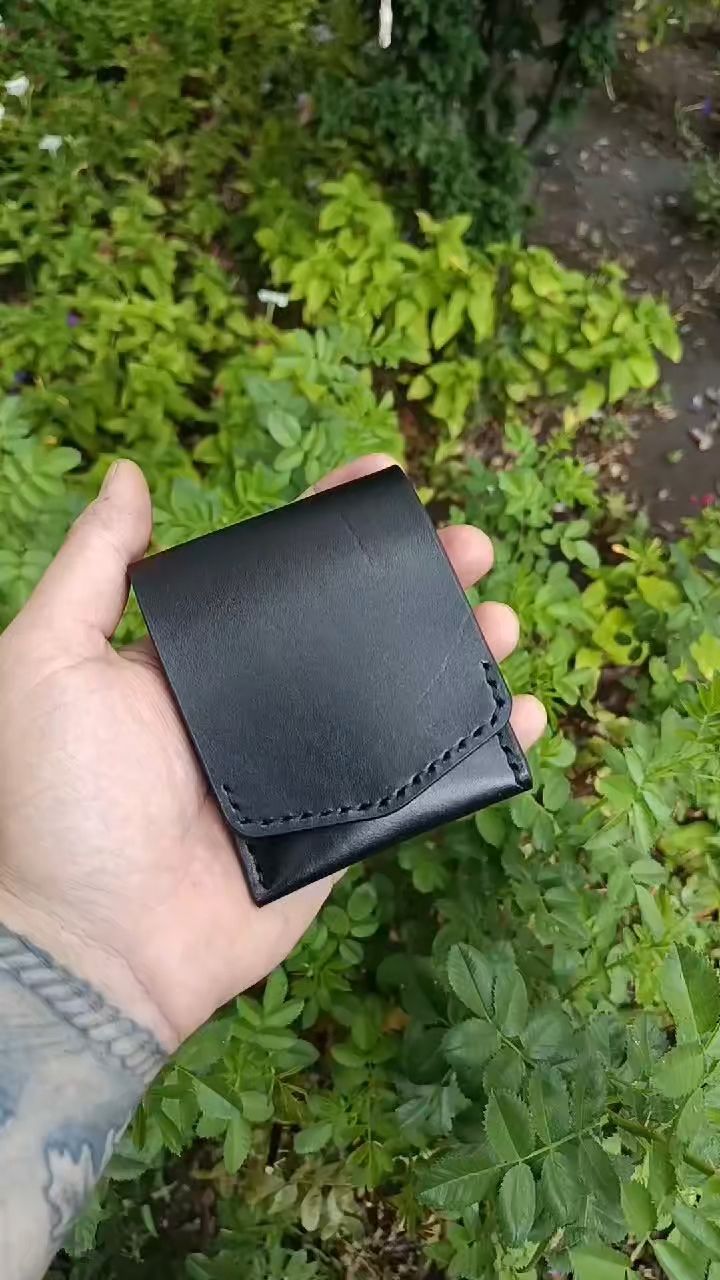 Сергей Шамрай в LOOKY — 📦 КОШЕЛЁК ИЗ КОЖИ ВЕСИТ ВСЕГО 5 КГ, НО В КАРМАН ВЛЕЗАЕТ!

Н