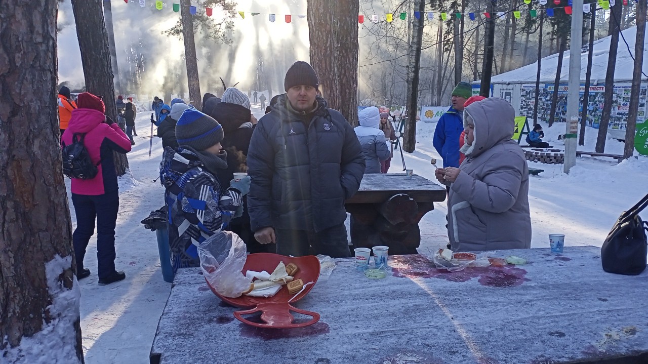 Красиво, сквозь сосны пробивается солнце ☀️