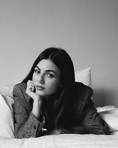 _victoriajustice_1993 в LOOKY. . New promo-photo "Onl...