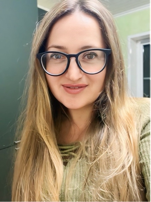 Я забыла про Looky!

А ведь здесь довольно уютно 🧡
За это время я успела сделать окрашивание) Впервые за 20 лет! Так что для меня это и правда событие 😅

Как считаете, идет мне быть почти блондинкой?

ПС: техника Аиртач