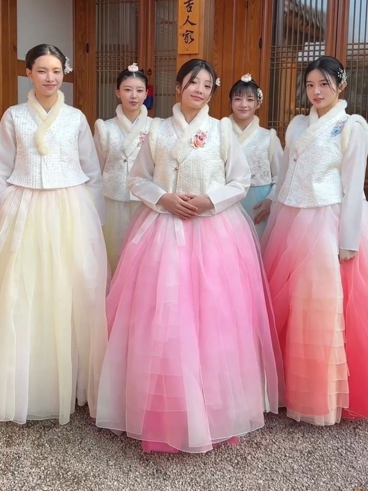 Mary in LOOKY. #айлит,#красота. Айлит 🎎
#кпоп #айли...