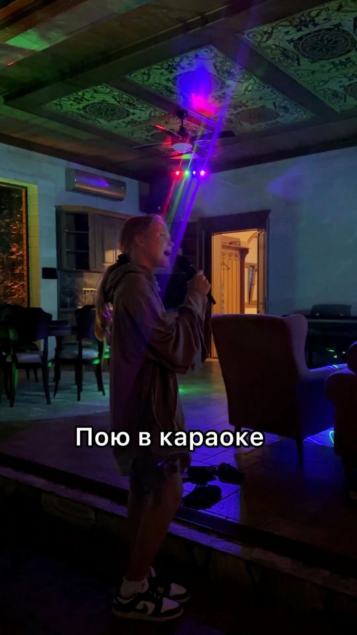 Мирослава Быкова в LOOKY. . Пою в караоке,оценит...
