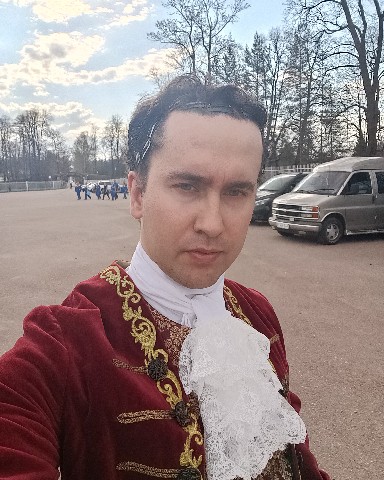 Иван Басов в LOOKY. #пëтршувалов. С цветущей младости ...