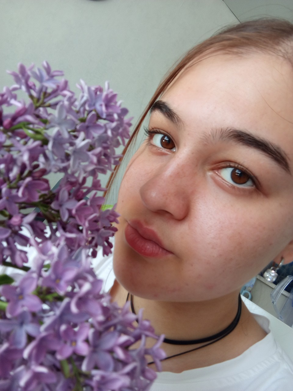 Сфоткалась ещё 1 сентября 
Я в шоке с того что у нас расцвела сирень 
#сирень