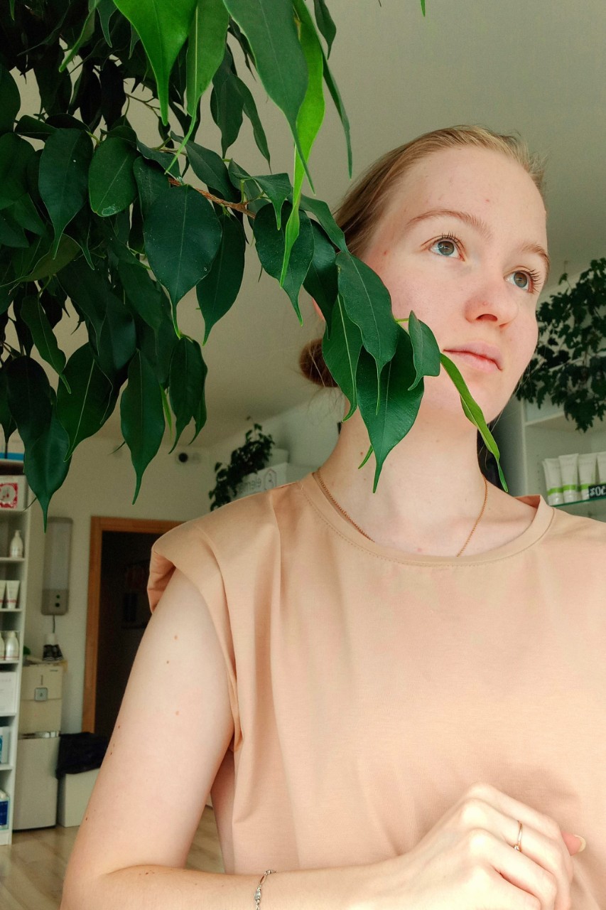 А у вас бывают такие моменты?.. 🤍☕️

Когда вроде бы всё как обычно, но внутри — тревожно и ранимо.
Когда любое слово, даже сказанное без злого умысла, вдруг задевает.
Когда всё принимаешь слишком близко к сердцу, и даже мелочь может довести до слёз.
Просто усталость? Или накопилось...

📖 А вы как справляетесь в такие дни?
🤍 Бывает ли у вас такое состояние?

А так — я всегда на позитиве, честно! ☕️ Просто вот уже пару дней как-то не по себе.
