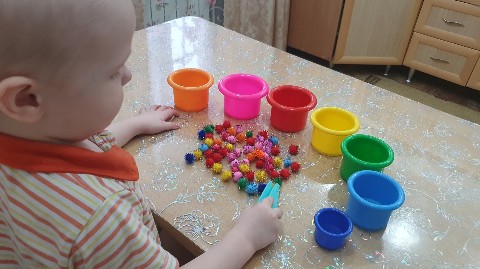 nikitina_julia97 в LOOKY. . Игра-сортер с пинцет...