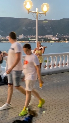 evgeniya_violin в LOOKY. #скрипка,#скрипачка,#электроскрипка,#набережная,#уличныймузыкант,#геленджик,#курск,#белгород,#орел,#музыка,#музыкант. Вот такой отдых мне ...