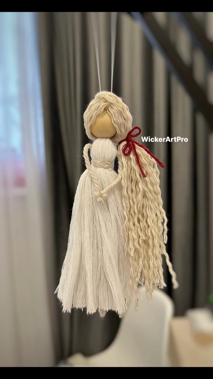 Александра Кузнецова в LOOKY. #макраме,#новогодниеукрашения,#куколка,#своимируками,#новыйгод,#творчество,#мастеркласс,#ручнаяработа,#елочныеигрушки,#DIY. 🎄✨ Мини мастер-клас...