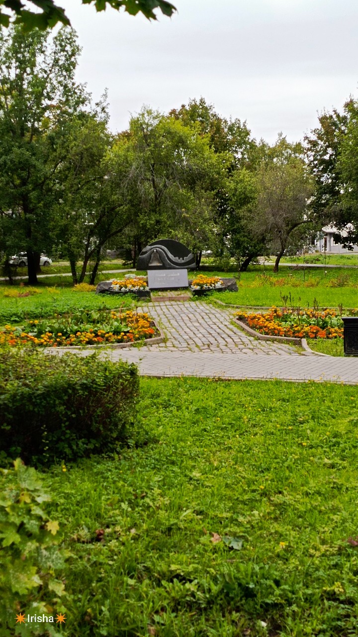 Парк вокруг собора. Пасмурно
#Петрозаводск #собор#Карелия