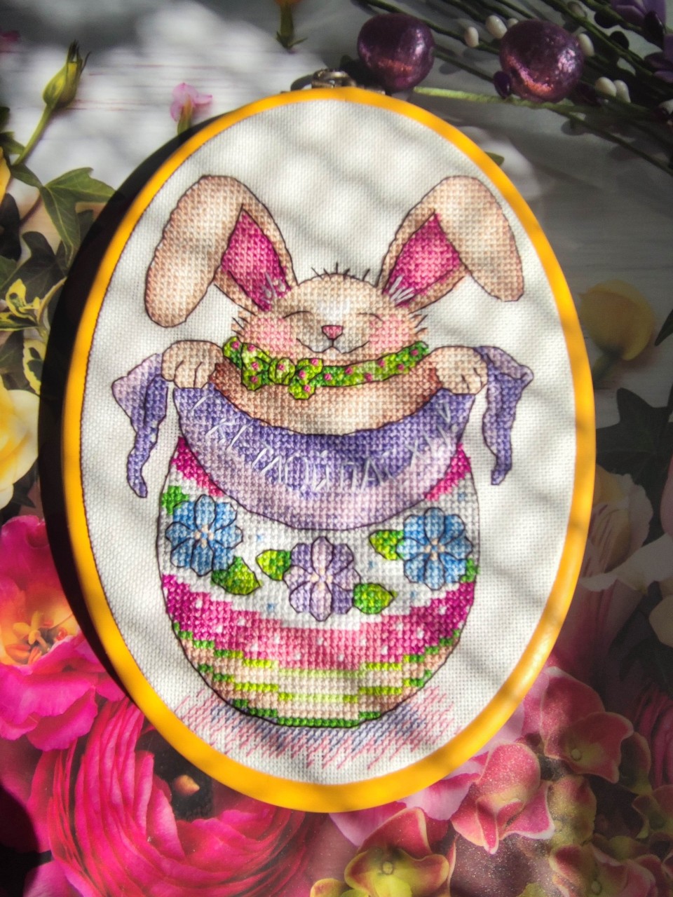 Пасхальный кролик от МП-Студия🐰Оформила в рамку-панно, правда потом поменяла её на розовую. 
#вышивка
#вышивкакрестом
#вышивкакрестиком