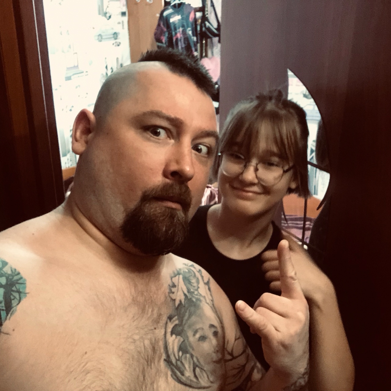 vladimir_dramer_anarhy в LOOKY — #Панкрок
#Ирокез
#Брутальныйпапа
#Семья
Все ништяГ🤟🤟🤟