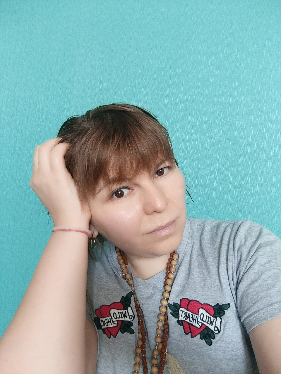 Вот и настал этот день!

🔥Мой день рождения!

Раньше всегда переживала, что становлюсь старше, потом смиренно принимала, а в этом году радуюсь 😊

Знаете, почему?

Потому что я забыла, сколько мне лет! Реально. Оказалось, что на целый год меньше, чем мне казалось.

Итоги подводить не буду предыдущего года, могу только сказать, что год был интересным! Трансформировал меня, выворачивал, переворачивал мое представление о мире и обо мне.

Судя по годовому гороскопу на следующий год, у меня будет много интересного!

И так я говорю не потому что карта на год вся такая радужная и прекрасная, как раз наоборот! В ней задействованы довольно непростые сферы! И кое-какие из них начали работать уже.

🚀Но чем сложнее, тем интереснее играть в эту игру под названием Жизнь! 

Важно идти по ней с осознанием того, что мы всегда идем правильным путём и туда, где становимся умнее, сильнее и счастливее! Да-да, наши дороги всегда ведут, чтобы мы научились быть счастливыми независимо от внешних факторов ⭐️

Согласны?

А на фотке подарок от сына🎁

В общем, С Днём Рождения меня 🎉