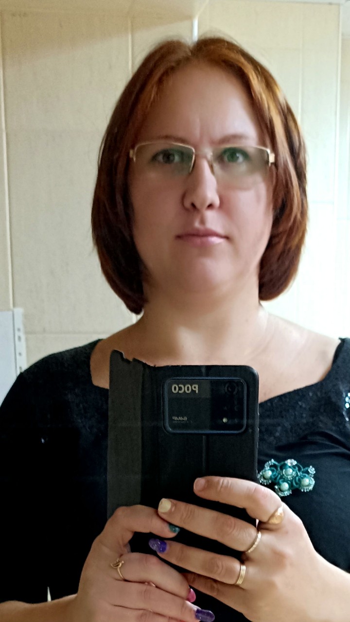 Привет, рада знакомству! Я Лебедь Вероника, мастер по фриволите - это техника создания украшений из нитей и бисера. Если тебе интересно мое творчество, можем обсудить заказ или просто пообщаться о рукоделии. Давай знакомиться и обмениваться идеями!
