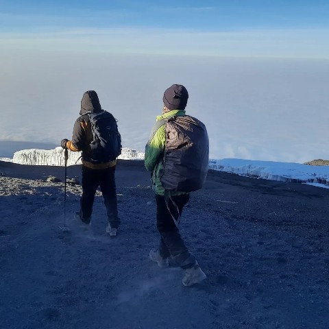 Foothillsofkili Tours в LOOKY. #foothillsofkili,#mountkilimanjaro,#freestandingmountainintheworld,#exploretanzania,#mountaineering,#adventures,#expeditions,#hiking,#nature,#tanzanianationalparks,#tanzaniatourism,#mountains,#visittanzania🇹🇿. #foothillsofkili #mo...