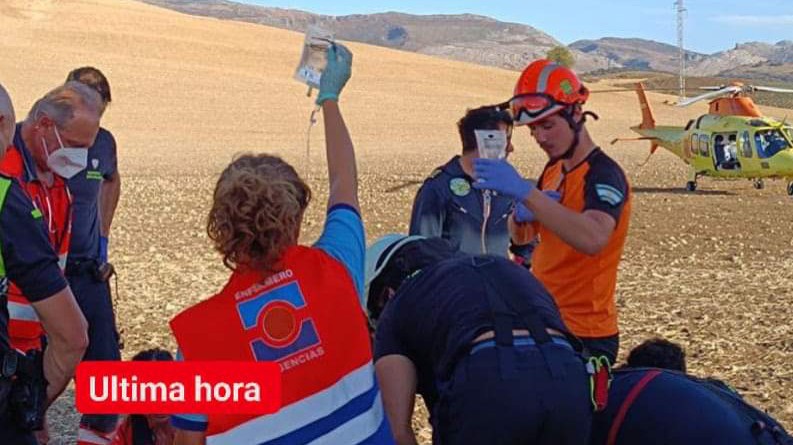 ACCIDENTE DE PARAPENTE | Un parapentista de unos treinta años ha resultado herido al realizar una maniobra de aterrizaje en un paraje del municipio malagueño de Ronda. Tras ser atendido por los servicios de emergencia, ha sido evacuado en helicóptero al Hospital de la Serranía.