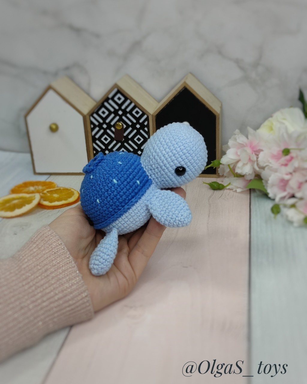 Черничка 🫐

#игрушки #зефирныеигрушки #плюшевыеигрушки #плюшки #OlgaS_toys #игрушкиручнойработы #подаркиручнойработы #амигуруми #вяжемслюбовью #amigurumi #toys #knitting #handmade #вязаныеигрушки