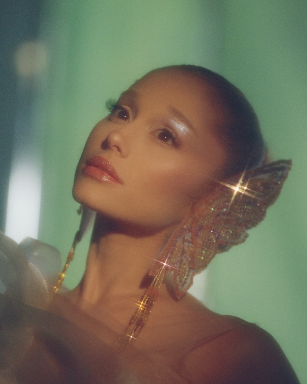 Ariana Grande in LOOKY