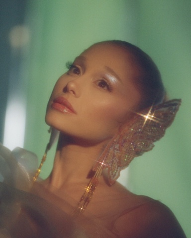 Ariana Grande в LOOKY. #glinda. Those witchy vibes a...