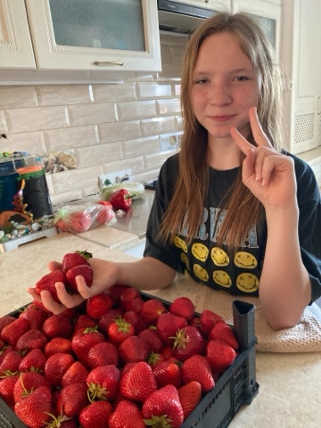 tatiana_rohman в LOOKY. . Внучка с клубничкой