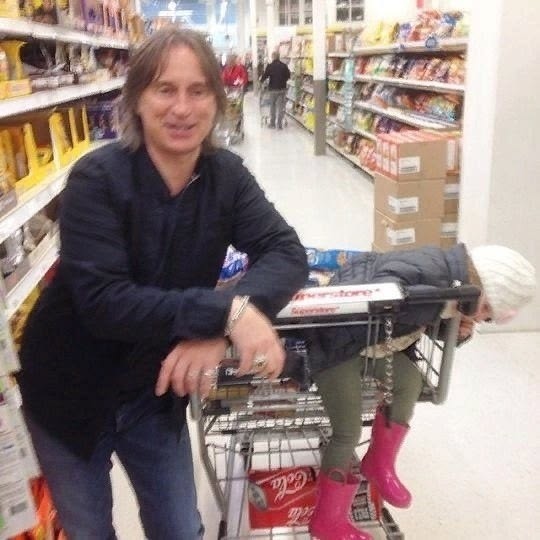 fan_3033 в LOOKY — Ха, Темного отправили в магазин.