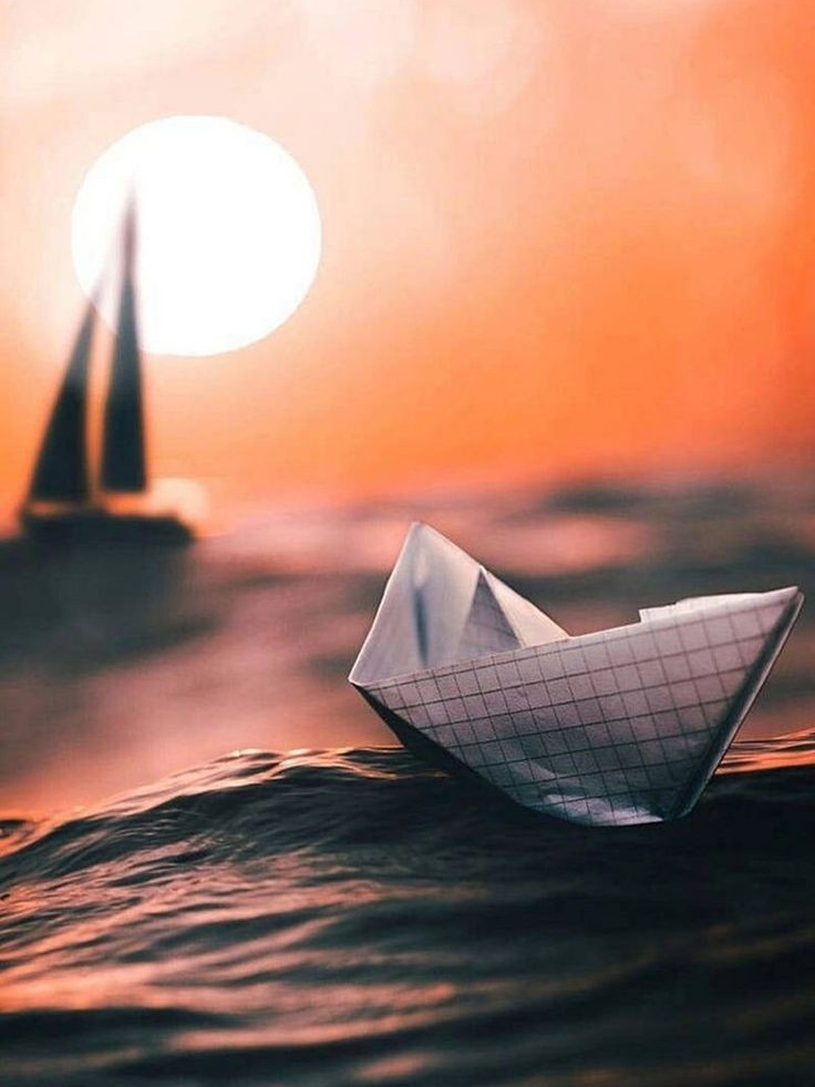 🚢 День 2️⃣6️⃣

Море, волны, шум прибоя,
Здесь закат, а там рассвет.
Скоро встретимся с тобою,
Будем вместе много лет.
Жду тебя, мой воин славный,
Мой отважный капитан.
А тебе моря по нраву,
Словно верный талисман.
Не расхожи слово с делом,
Служба моряка зовёт.
Ветер мечется вдогонку,
Подгоняет на бегу,
Ну а я, твоя девчонка,
Жду тебя на берегу.
И немножечко ревную
К морю, к службе, кораблю,
Потому, что жизнь земную
И тебя, моряк, люблю 🩵

#женаморяка #ждуморяка #дом #мужморяк #женаофицера #офицеражена #армияроссии  #флотроссии #вмф #северныйкрай #полярный #север #насевережить #мурманск #мурманскаяобласть #северяночка #девочкассевера #взаимныелайки #лайкивзаимно #кольскийполуостров  #заполярье #заполярнымкругом #looky #looky_топ #looky_контент