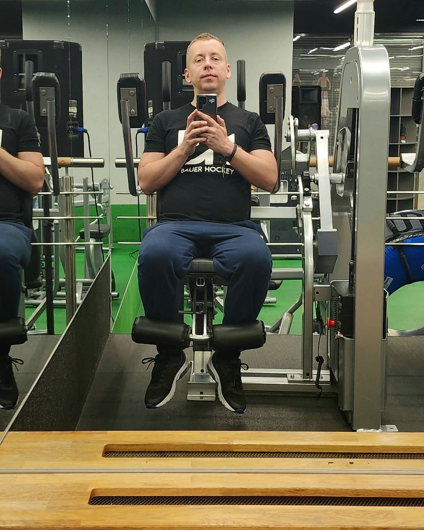 Треня 
#fitness #sportlife #sportlifeclub #spb #спб #санктпетербург #saintpetersburg #fitness #fitnesslife #sport #sportclub #man #hockey #bauerhockey #тренажерныйзал #качаемпресс