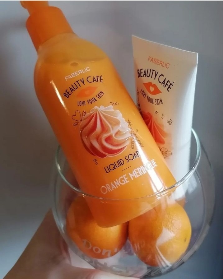 Набор Beauty Cafe для рук «Апельсиновая меренга»

В набор для рук «Beauty cafe» входят жидкое мыло и крем для рук «Апельсиновая меренга».

Жидкое мыло «Апельсиновая меренга» бережно очищает кожу, не пересушивая её.

Крем для рук «Апельсиновая меренга» с ароматом апельсина  защищает и восстанавливает кожу, делает её мягкой и бархатистой, смягчает кутикулу.

Попробовали бы такой наборчик?
Любите цитрусовые ароматы?

#бьюти#красота#уход#уходоваякосметика#бьютиобзор#бьютиотзыв#faberlic#кремдлярук#мыло#бьютиблог#бьютиблогер