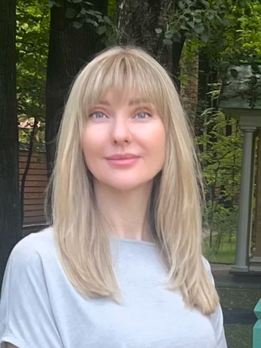 Слегка обновила прическу 😉