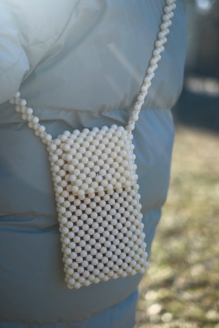 Джони в LOOKY. #бусины,#бусинка,#акриловыебусины,#сумка,#сумкаизбусин,#handmade,#сумкасвоимируками,#сумкаручнойработы,#вдохновение,#эстетика,#ручнаяработа,#идеиподарков. Сумочка из белых акр...