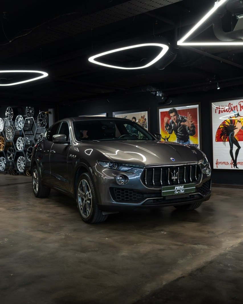 Maserati: Возвращаем итальянскому кроссоверу его истинный лоск 🔱✨

Настоящий итальянский стиль требует безупречного вида. Взяли в работу этот Maserati и провели полный комплекс ухода для кузова и салона:

— Восстановительная полировка: Убрали паутину царапин и восстановили идеальную гладкость ЛКП.
— Керамическое покрытие: Запечатали результат, вернув цвету глубокий зеркальный глянец и добавив надежную защиту.
— Химчистка салона: Бережно очистили интерьер, доведя каждую деталь из кожи и текстиля до состояния новой.
— Нанесение «Антидождя»: Обработали стекла гидрофобным составом для идеальной видимости и комфорта в любую погоду.

Автомобиль снова выглядит так, будто только что выехал из шоурума в Модене!

89670210077
@prive_manager 
Усачева 2с1 - маршрут для навигатора