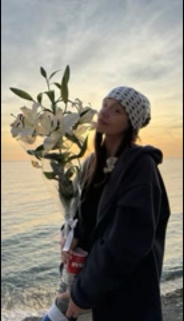 Наташа в LOOKY. #!,#LOOKY_нейронка,#жизнь,#лилия,#цветотерапия,#море,#декабрь,#пляжныеисотрии. #! #LOOKY_нейронка 
...