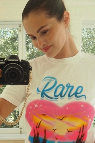 Selena Gomez в LOOKY. . Rare has some new co...