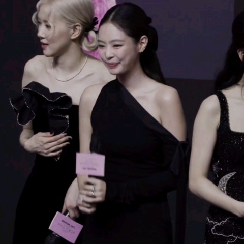 _Jennielvr_4 в LOOKY. #jennie#jennieblackpink#blackpinkjenniekim#kimjennie. Jennie 
•
•
#jennie#...