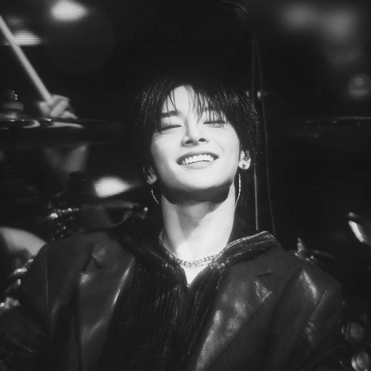 open the door... in LOOKY. #I.N,#STRAYKIDS,#Chongin. Gerl, you my Halluci...