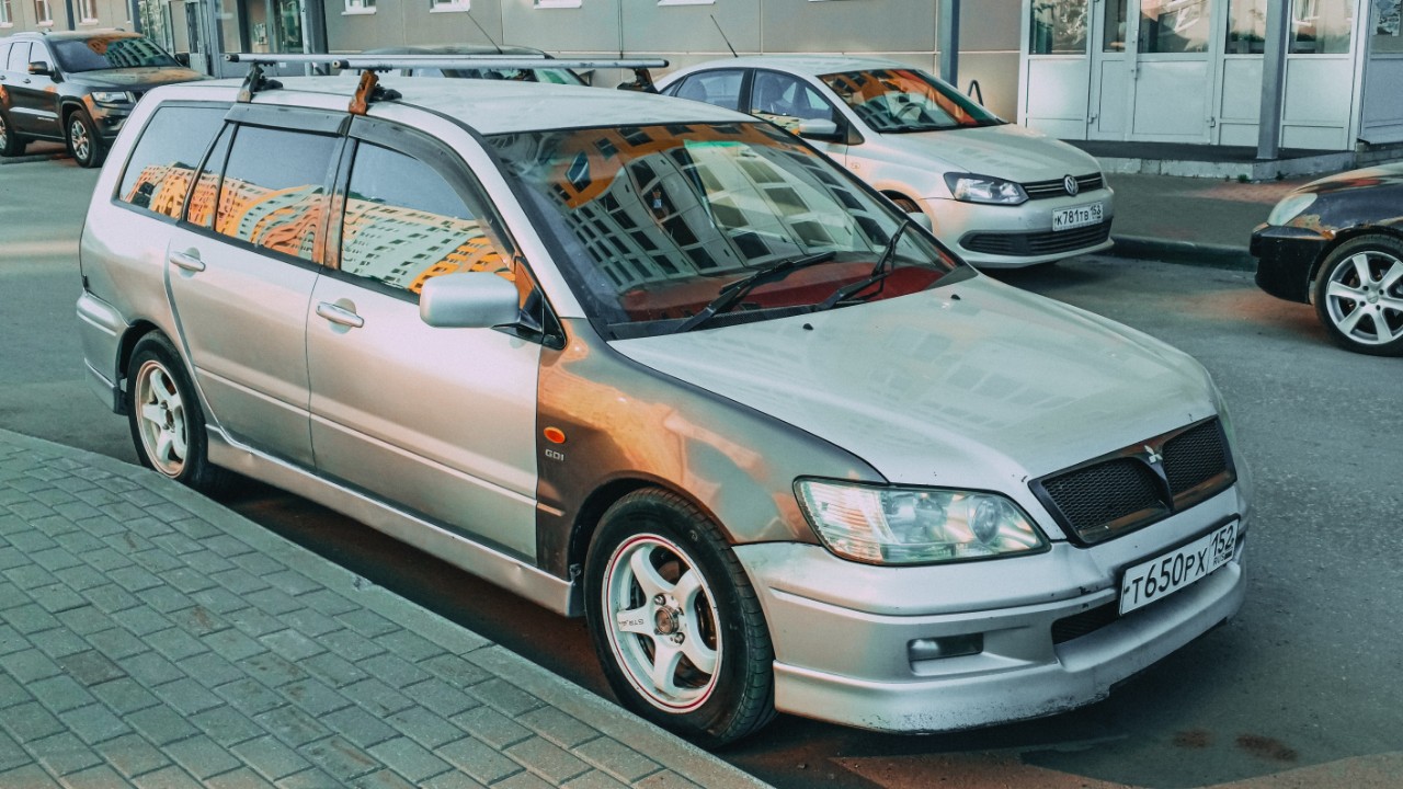 Очередной Mitsubishi Lancer cedia wagon из начала нулевых годов.