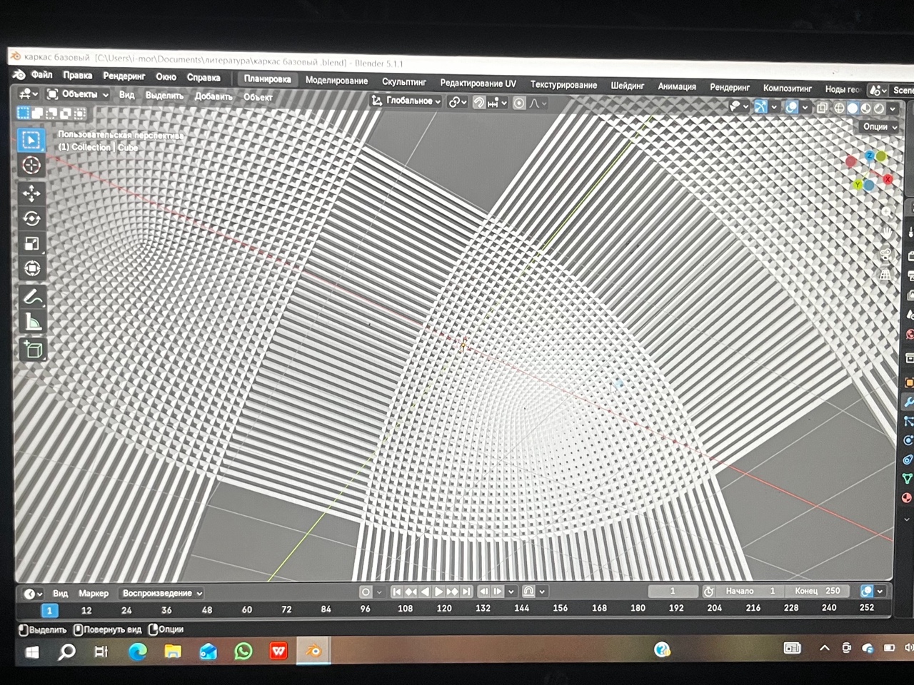 Честно про 3D-печать: почему мы берем на себя наглость давать 5 лет гарантии?
Давайте откровенно: когда нормальный производственник или владелец автосервиса слышит фразу «3D-печать на заказ», он представляет себе парня из соседнего гаража с китайским принтером, который печатает кривые зеленые свистки из хрупкого пластика. И этот миф реально портит жизнь крупному бизнесу. Закупщики и инженеры тупо боятся аддитивных технологий, думая, что готовая деталь лопнет в станке или движке через два дня.
Мы в лаборатории APEX создавали компанию с одной целью — выжечь этот стереотип каленым железом.
Мы принципиально послали подальше весь этот копеечный ширпотребительский пластик. Наш фокус — это жесткие промышленные задачи. Когда геометрия настолько дикая, что её невозможно выточить на станке или залить в форму без потери кучи миллионов.
Пять лет официальной гарантии на прочность — это не рекламный свист и не попытка хайпануть. Мы не гадаем на кофейной гуще. Это чистая физика полимеров, дотошный расчет межслойной адгезии (чтобы слои не расслаивались ни при каких обстоятельствах) и жесткая калибровка. Что это дает вашему бизнесу на практике:
Реверс-инжиниринг без головной боли. Приносите деталь, от которой осталась половина после жесткого краш-теста. Мы снимем размеры, исправим косяки, соберем правильную цифровую CAD-модель и напечатаем заново.
Забудьте про хрупкий пластик. Мы работаем со сверхпрочными композитами, угленаполненными пластиками и нейлоном. Наши шестерни, муфты и корпуса пашут в условиях жесткой и долгой эксплуатации, где обычная пластмасса сдалась бы в первую минуту.
Малосерийка без трат на пресс-формы. Если вам нужна партия в 50 или 200 штук, глупо сливать бюджет и ждать полгода оснастку. Мы отгрузим готовую серию быстрее и дешевле.
Современная 3D-печать — это не хобби. Это полноценный, злой инструмент для конструкторских бюро, заводов и автобизнеса, который экономит деньги и закрывает простои. Коллеги, признавайтесь: был опыт, когда заказывали печать, а вам присылали хлипкое нечто, которое разваливалось в руках? Что это была за деталь? Давайте пообщаемся в комментариях, разберу косяки с инженерной точки зрения.
