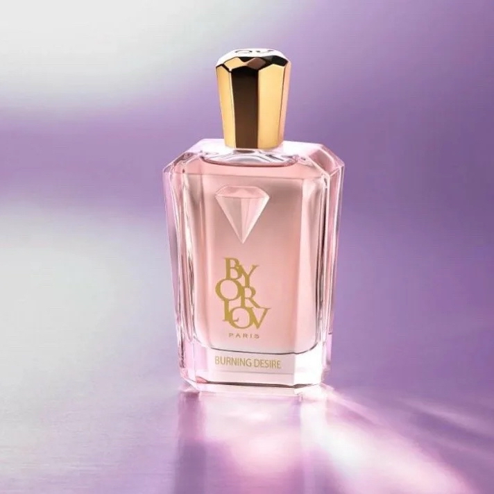 Burning Desire Orlov Paris — это аромат для женщин, он принадлежит к группе цветочные. Burning Desire выпущен в 2020 году. Парфюмер: Shyamala Maisondieu. Верхние ноты: Грейпфрут, Бергамот, Кардамон и Черный перец; средние ноты: Роза и Малина; базовая нота: Мускус.